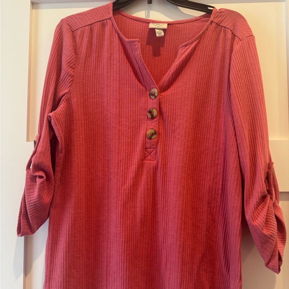 Beautiful St John’s Bay long sleeve pink women’s sweater lightweight